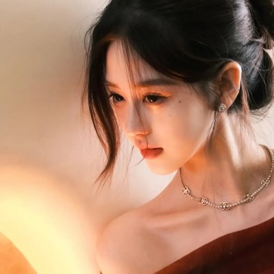 男爵的同桌小女生